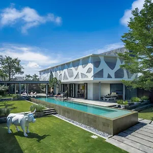 https://villa-issi.hotelsseminyak.net